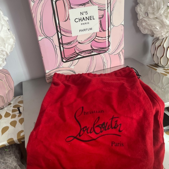 Red bottoms - Picture 2 of 7